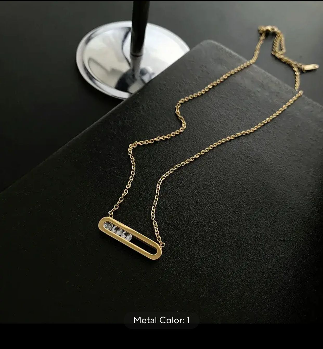 Dazzling Dancing Stone Necklace: Gold Tone Chain Elegance